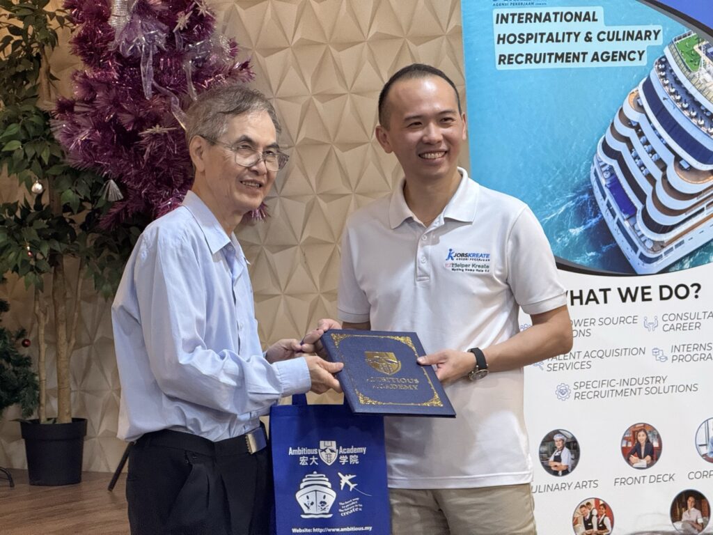 Token of appreciation exchanged between Ambitious Academy and Jobs Kreate